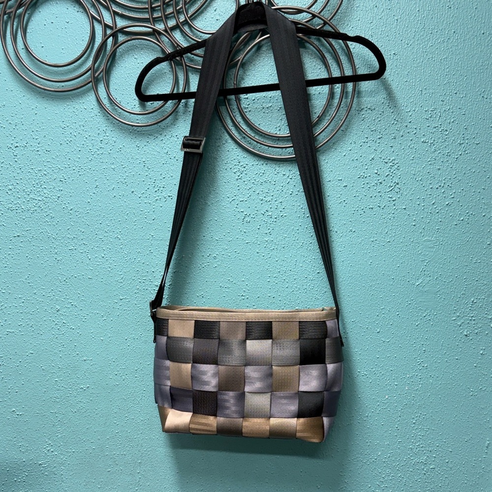 Harvey's seatbelt purse